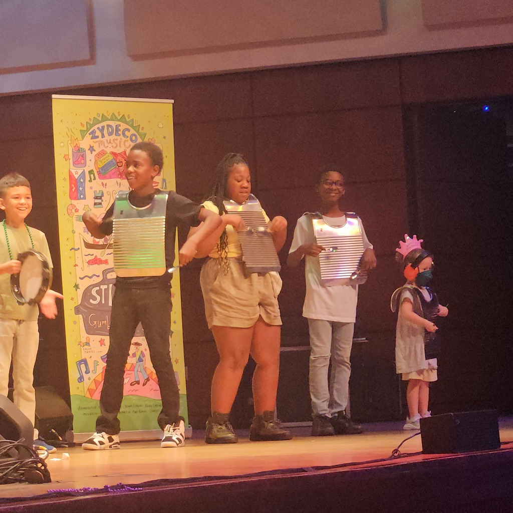 Students from different schools got to play frottoirs & tambourine on stage. 