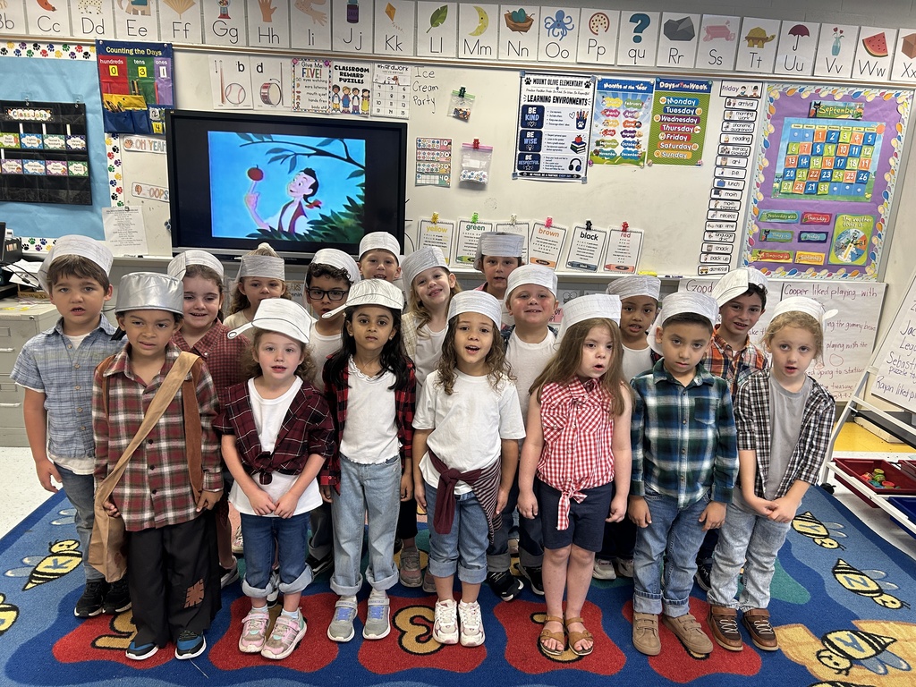 Kindergarten students dressed up for Johnny Appleseed Day