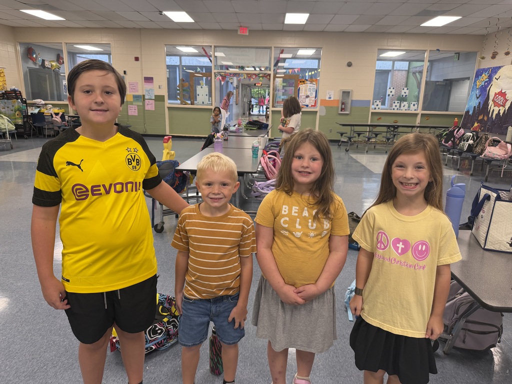 Students dressed up in yellow for Give HOpe Day
