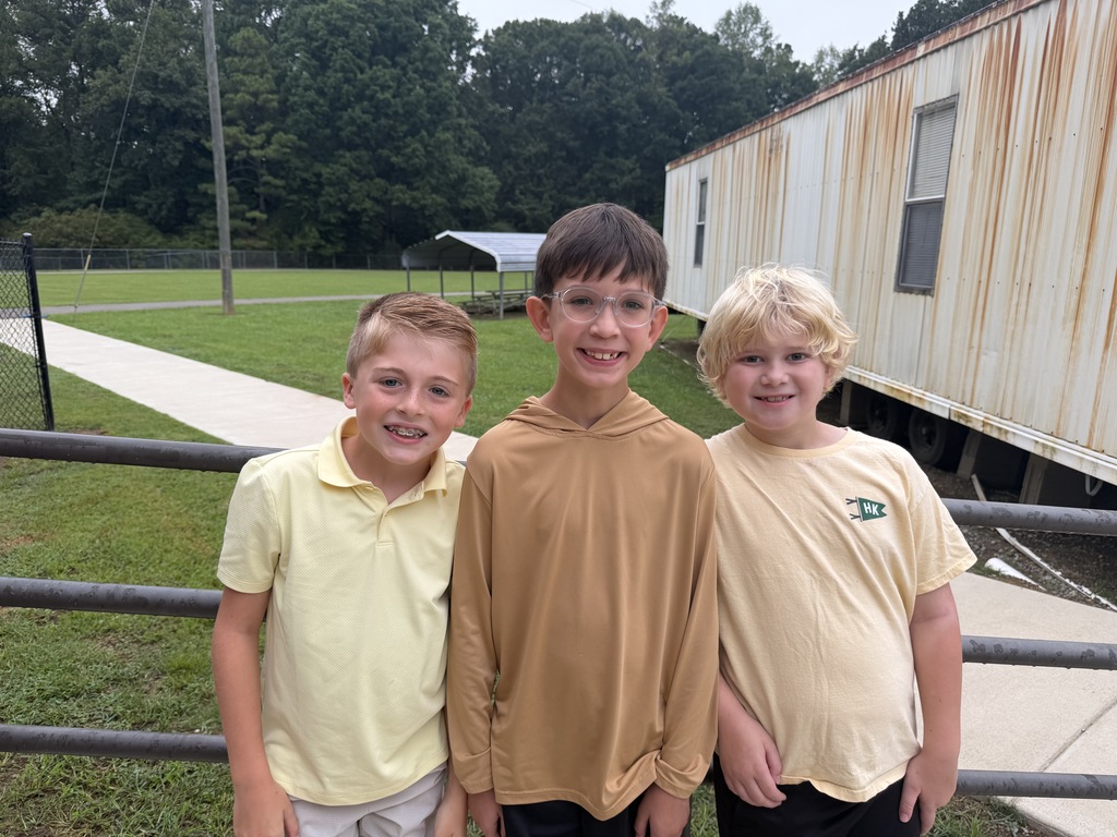 Students dressed up in yellow for Give Hopeday