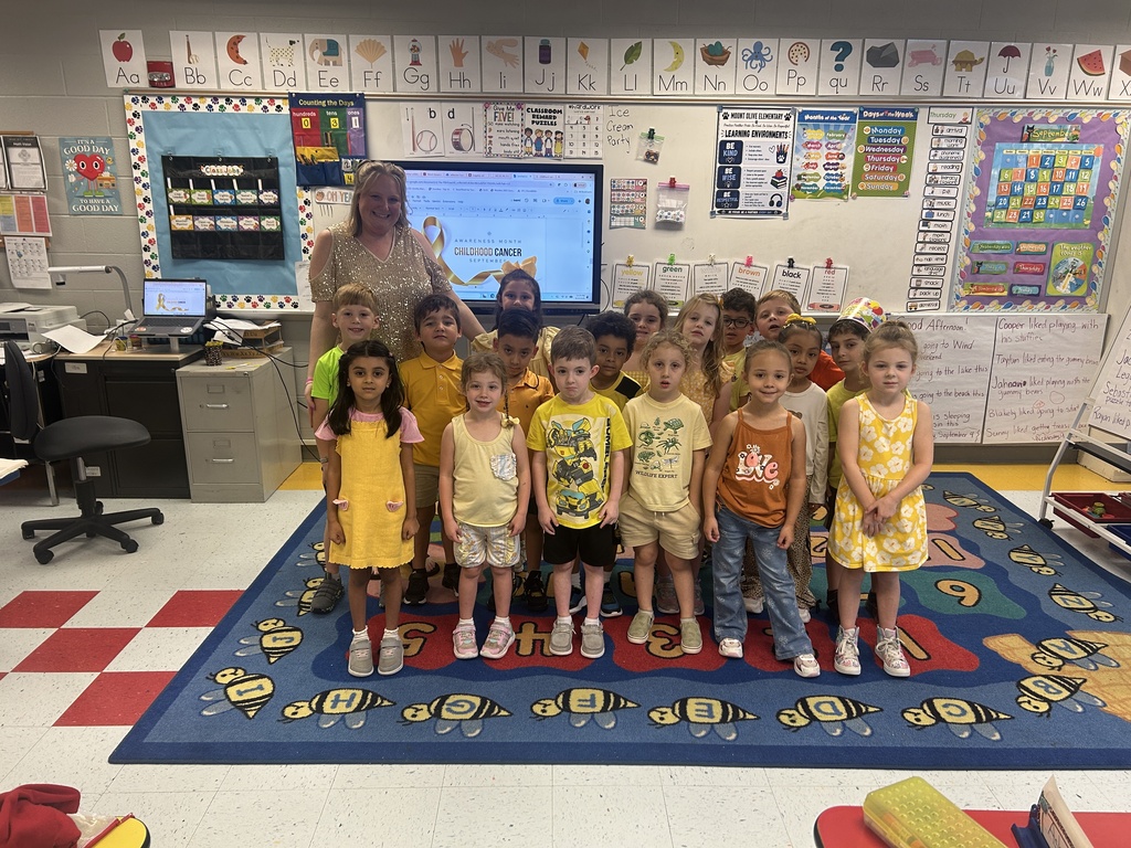 Class dressed up in yellow for Give Hope Day