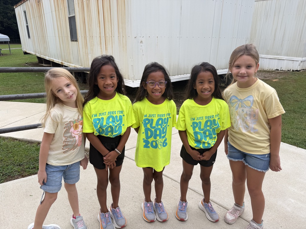 Students dressed up in yellow for Give HOpe day