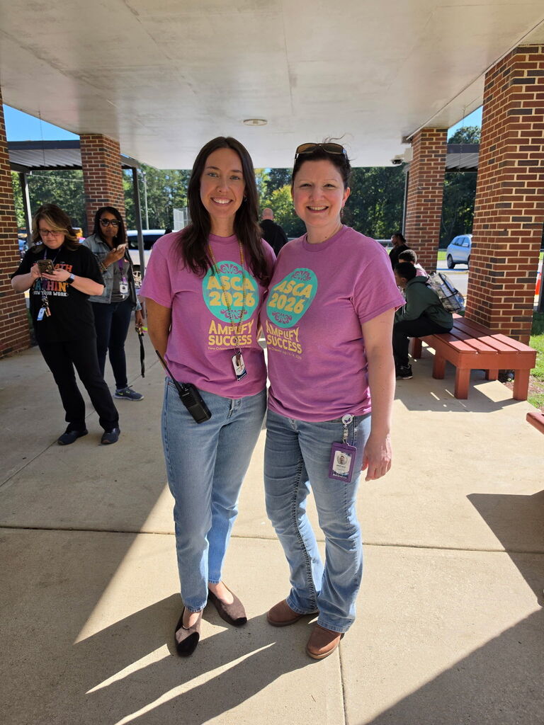 Teachers joined the fun for Tacky Day !