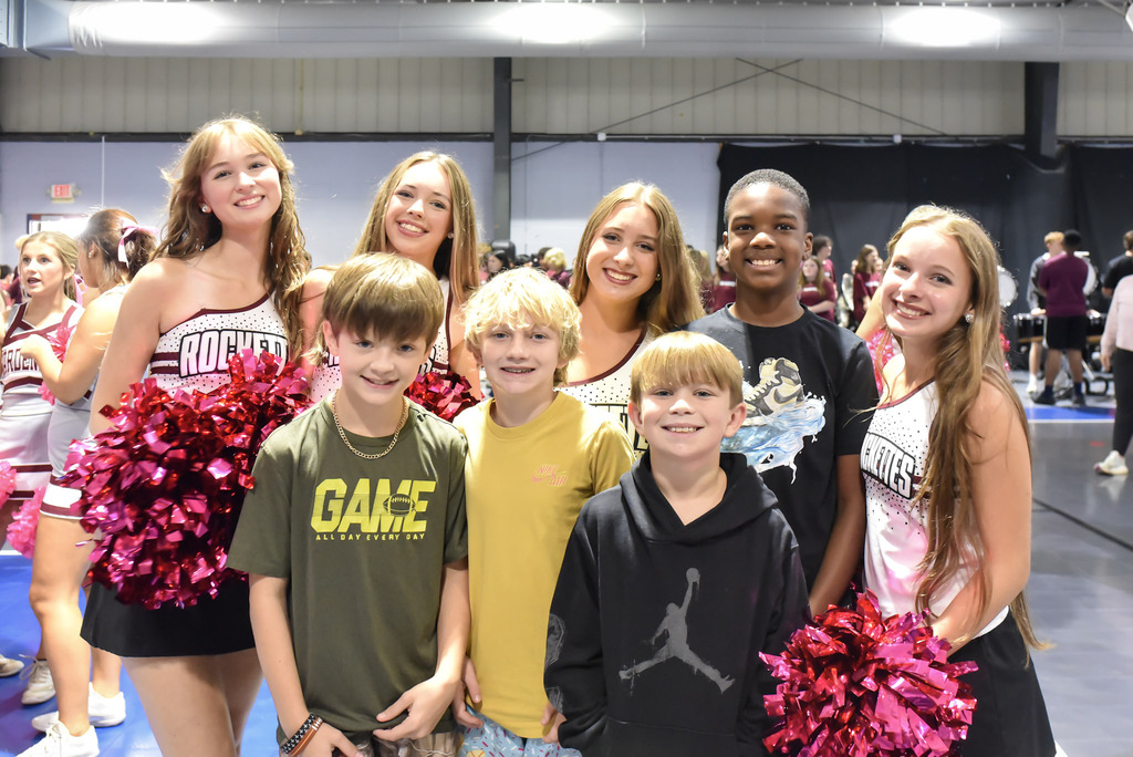 Students posing with GHS cheerleaders