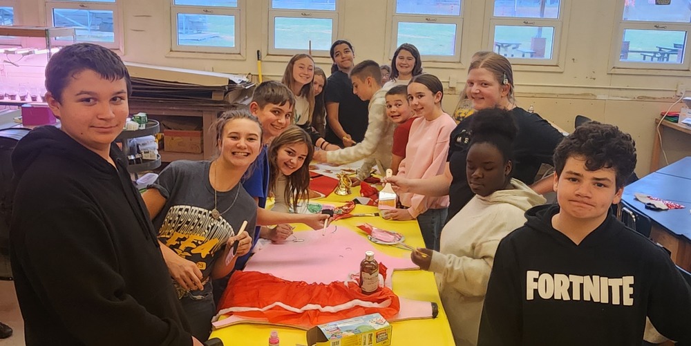 SMS FFA members decorating Harry the cow and Sally the pig