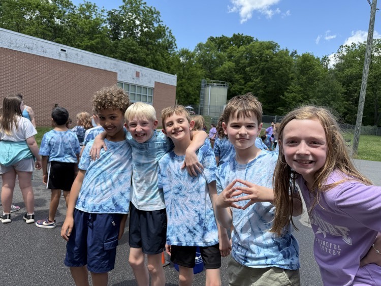 3rd graders outside for field day