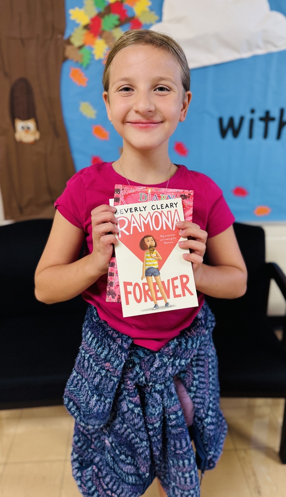 Elaina holding her books