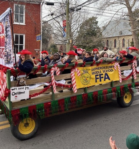 SMS FFA students bring the farm to the Christmas Parade.