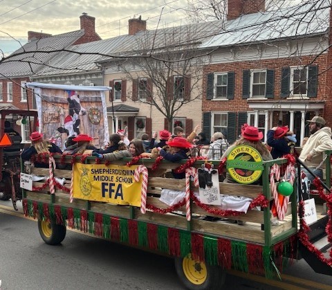 SMS FFA brings the farm to the Christmas Parade.