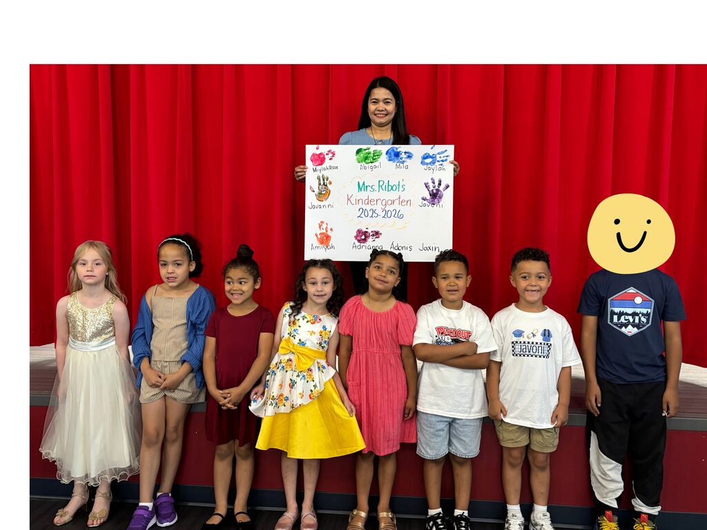 Mrs. Ribot's Kindergarten class posing together