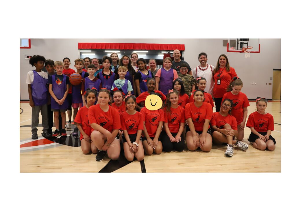 Group picture with the two teams and cheerleaders