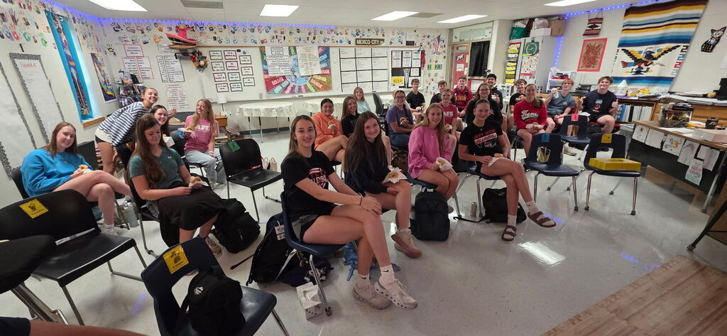 SADD members training on Seatbelts