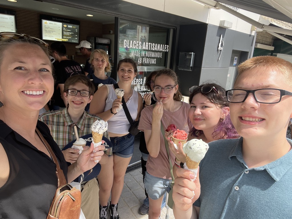 Students eating ice cream in France