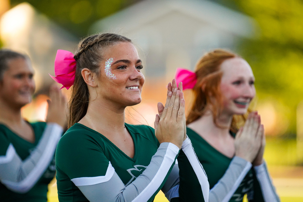 Cheer team cheering