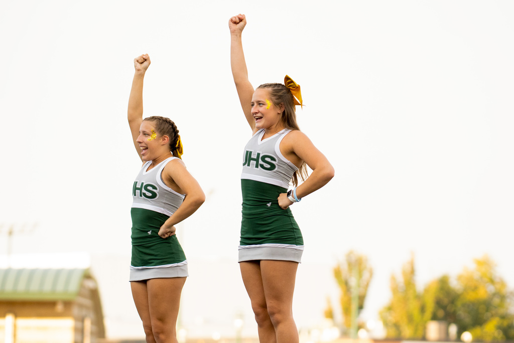 Cheer team cheering