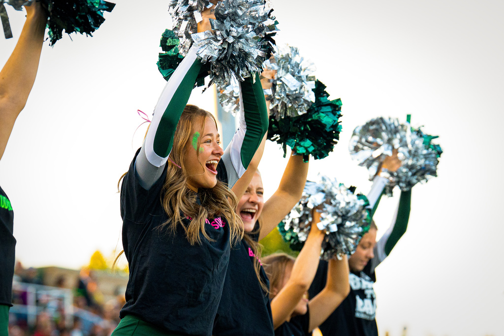 Cheer team cheering