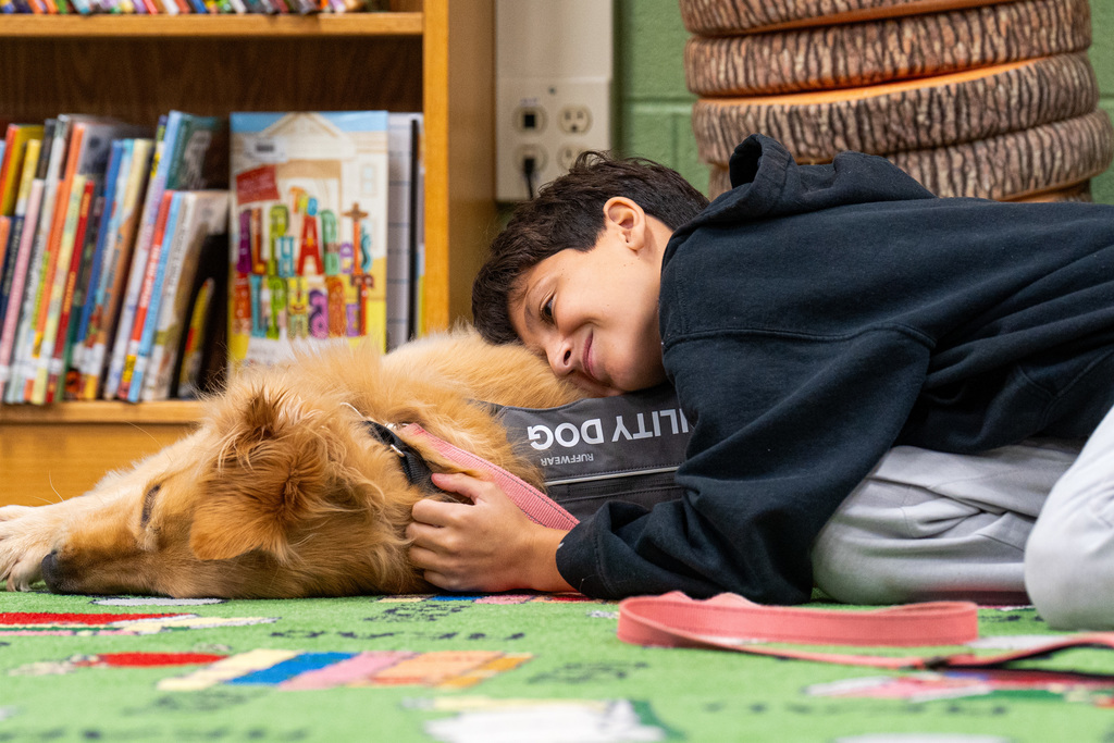 Kids with facility dogs