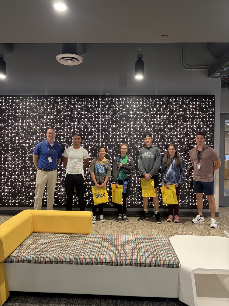 JIA Students and Staff at GRCC for a campus tour