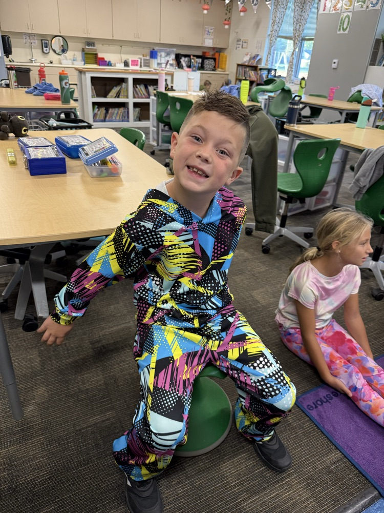 student dressed for throwback Thursday