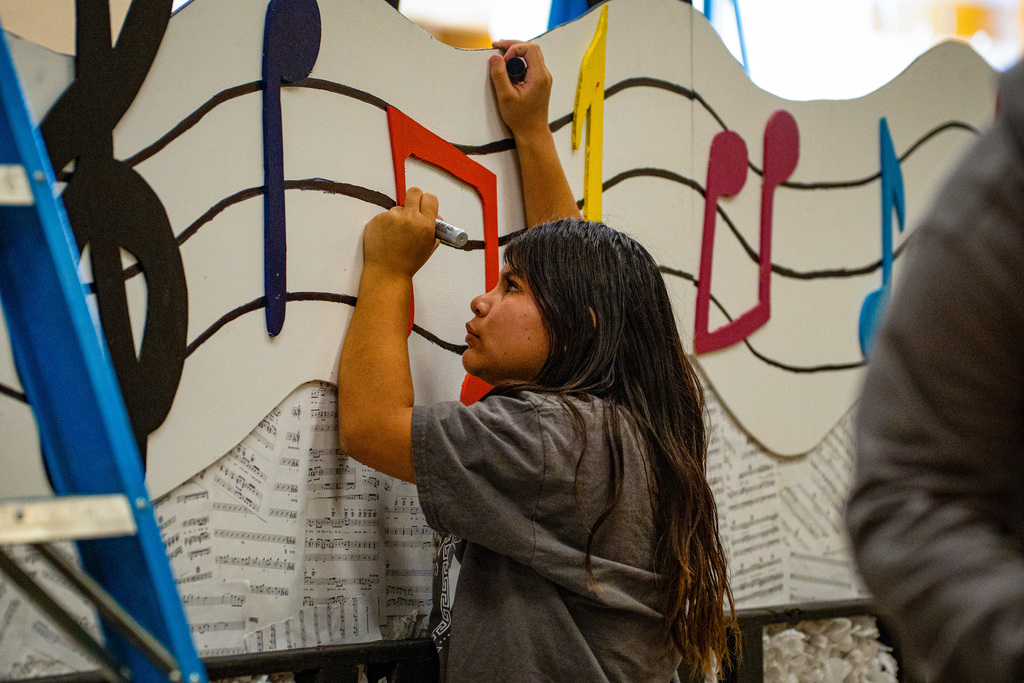 Student working on homecoming float