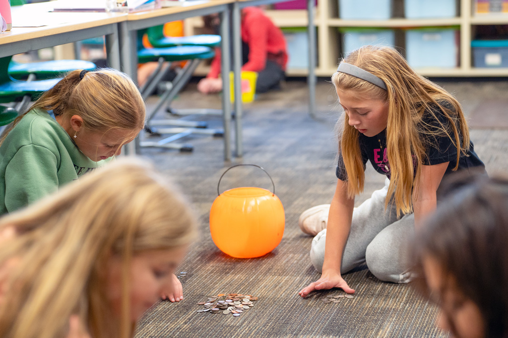 Students counting change