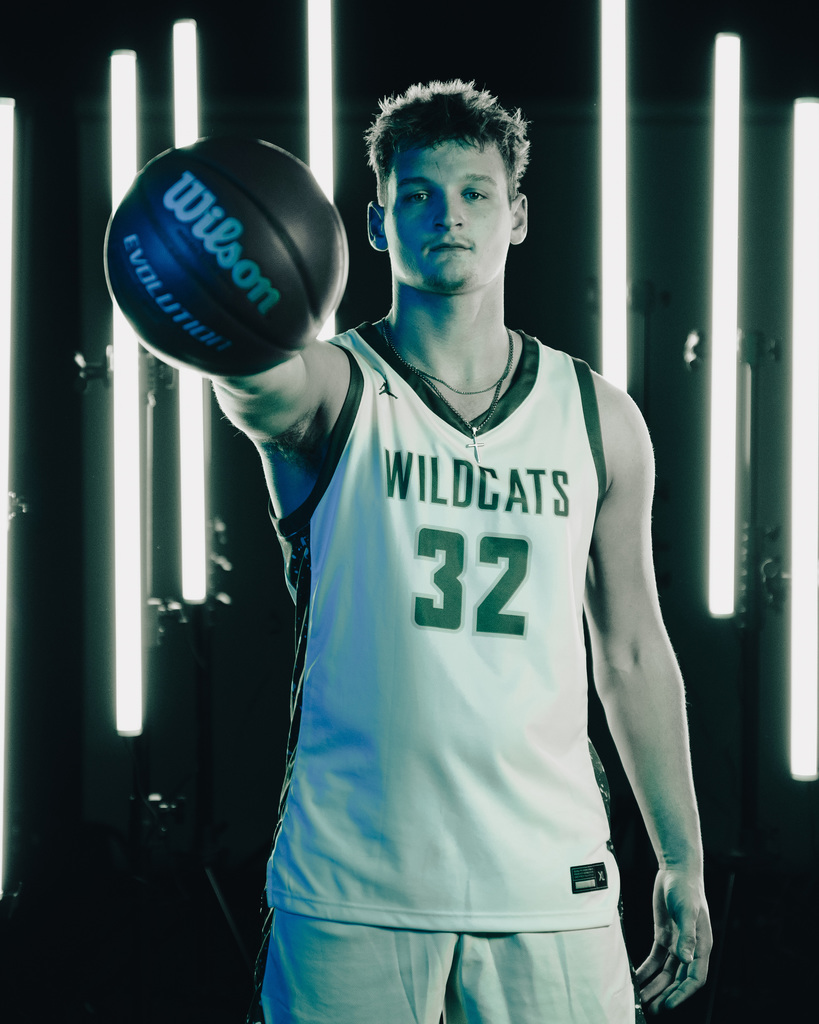 Boys basketball team posing