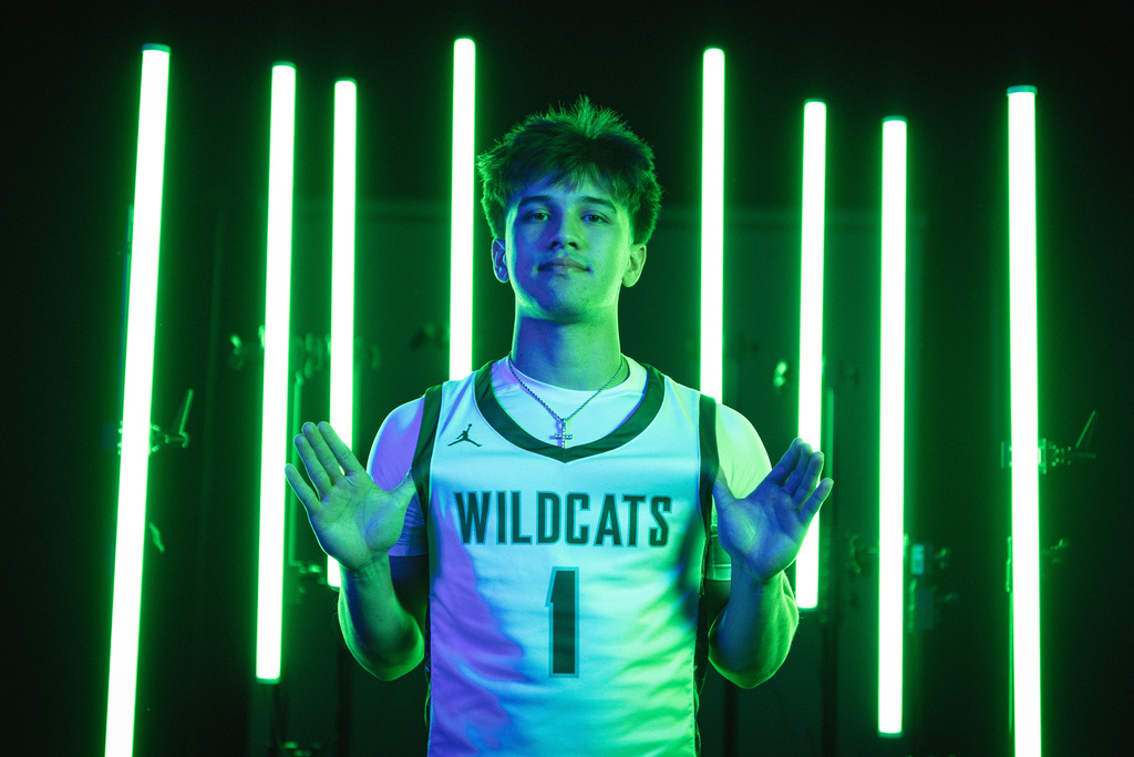 Boys basketball team posing