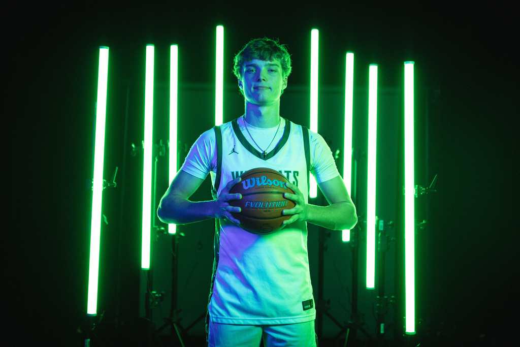 Boys basketball team posing