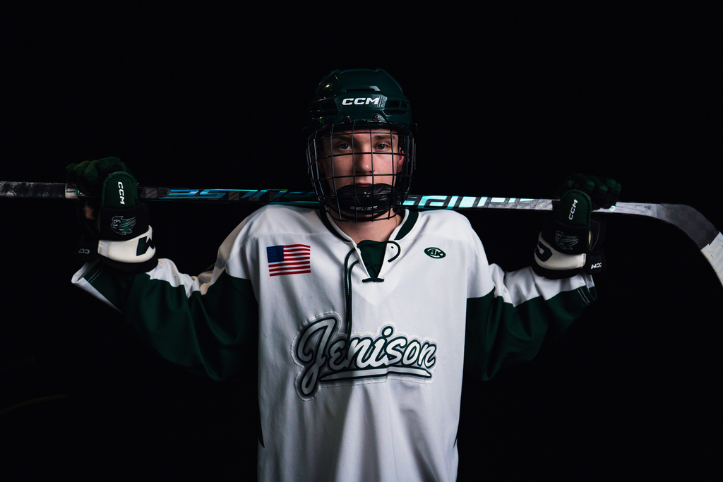 Hockey player posing