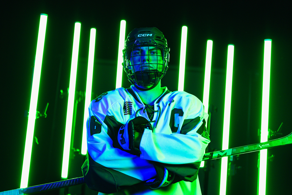 Hockey player posing