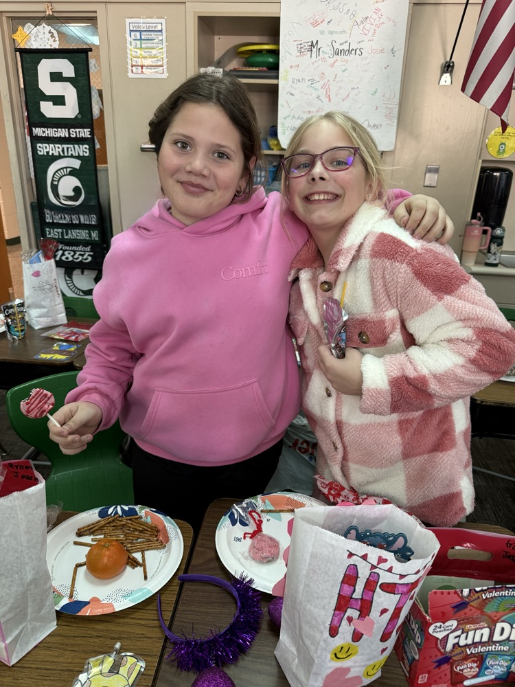 students smiling together 