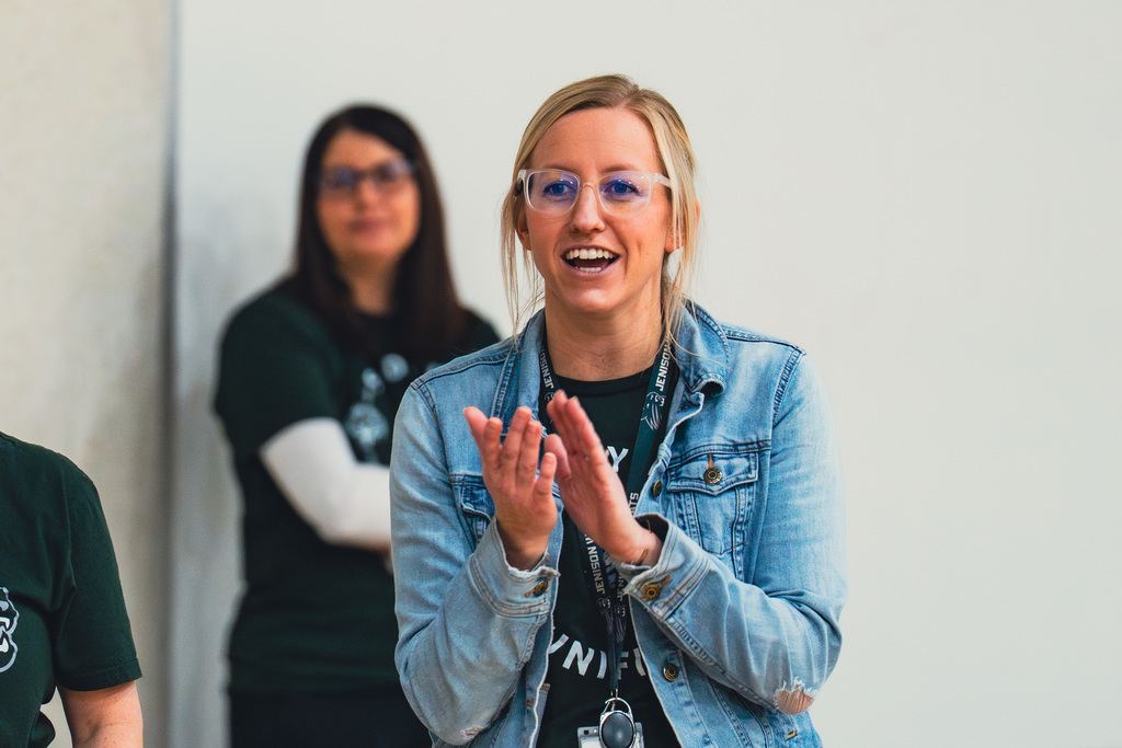 Unified coach clapping