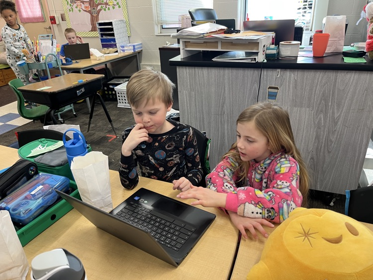 students working on computer 
