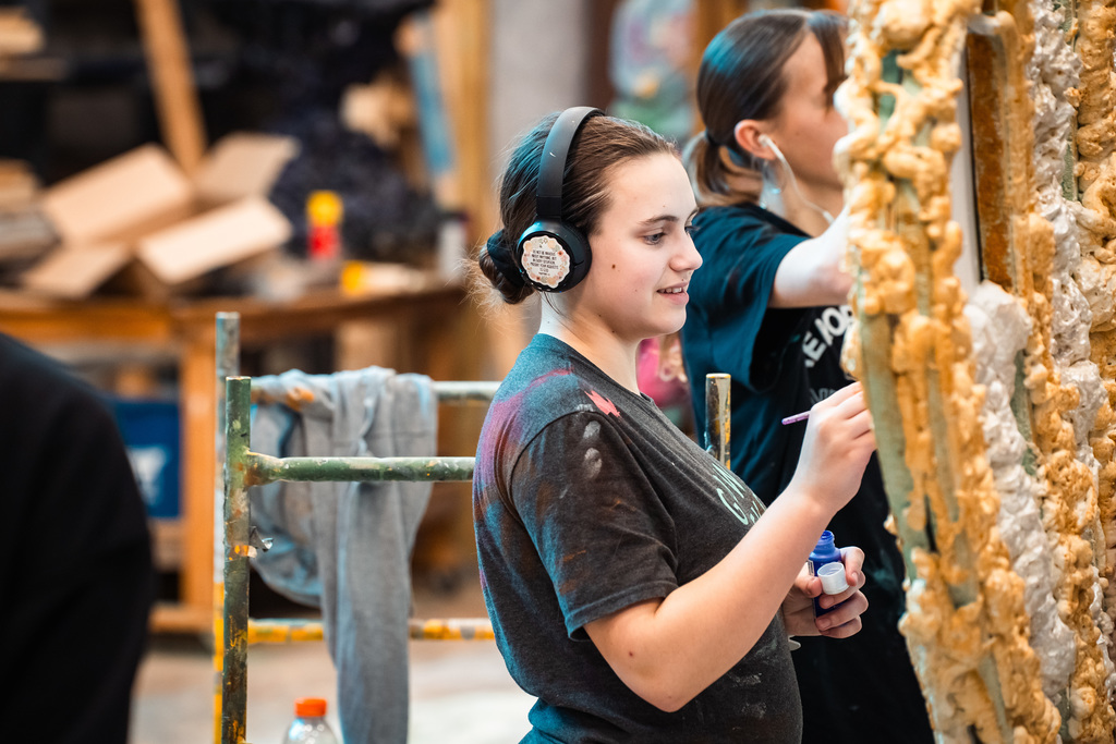 Theater student painting set