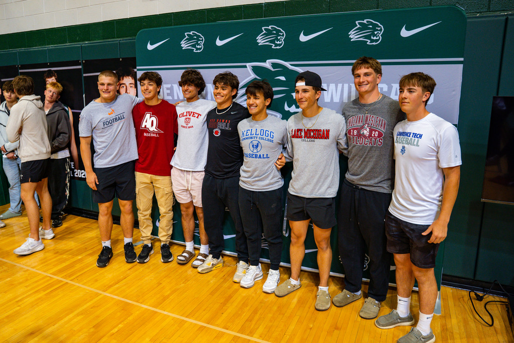 Baseball players posing together