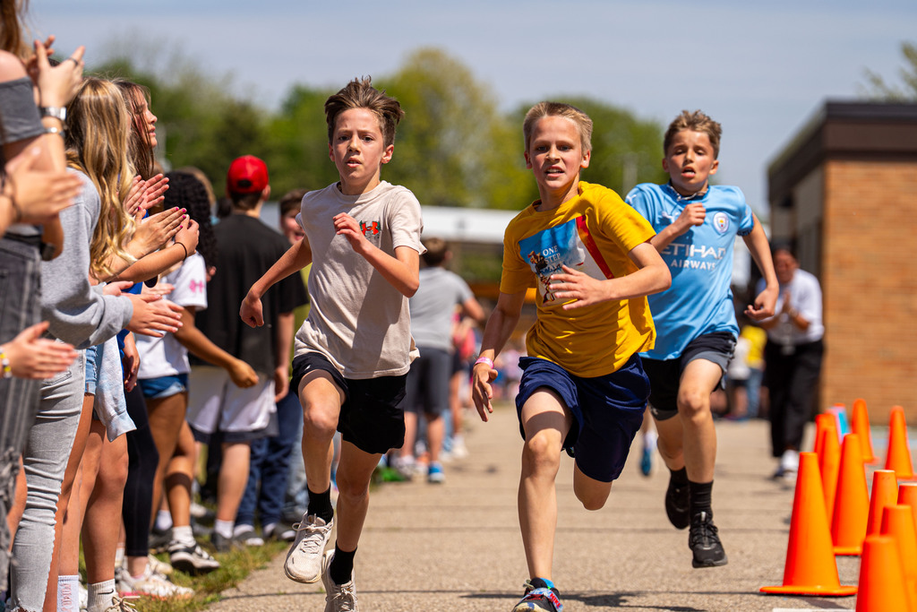 Bauerwood students running