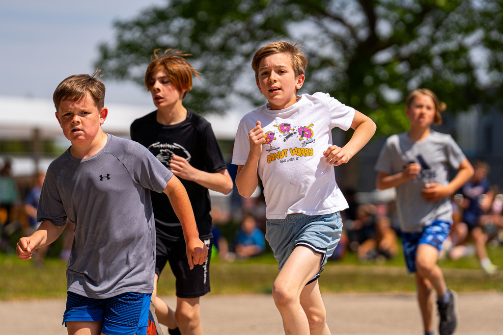 Bauerwood students running