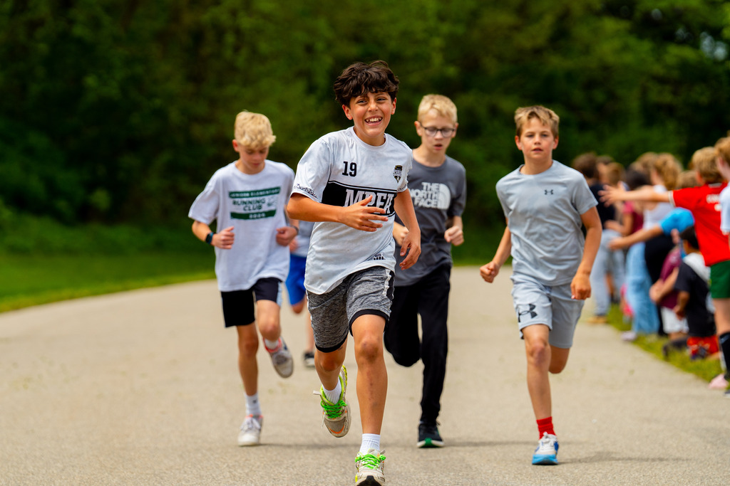 El Puente students running