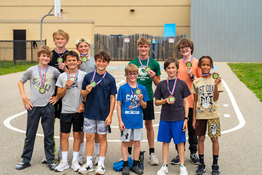 El Puente boys with medals