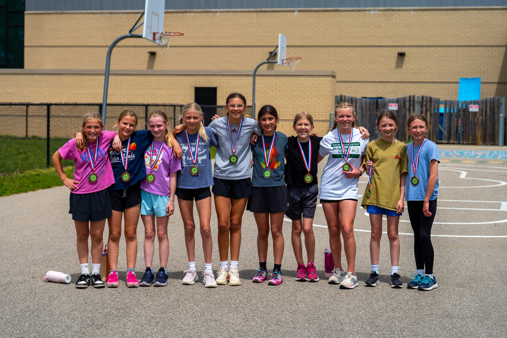 El Puente girls with medals