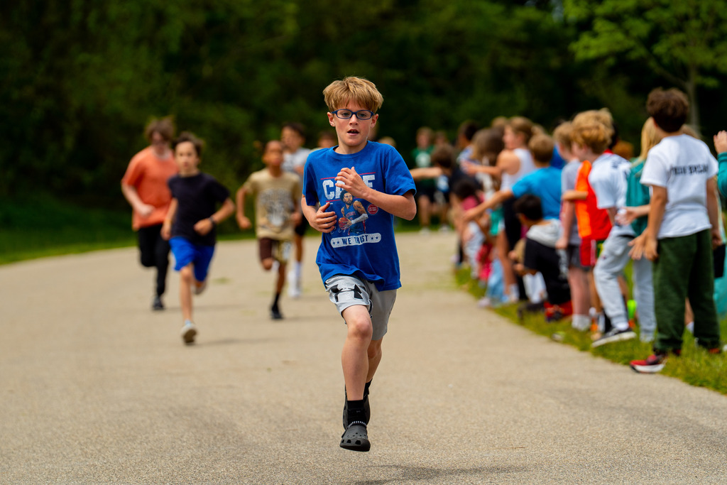 El Puente students running