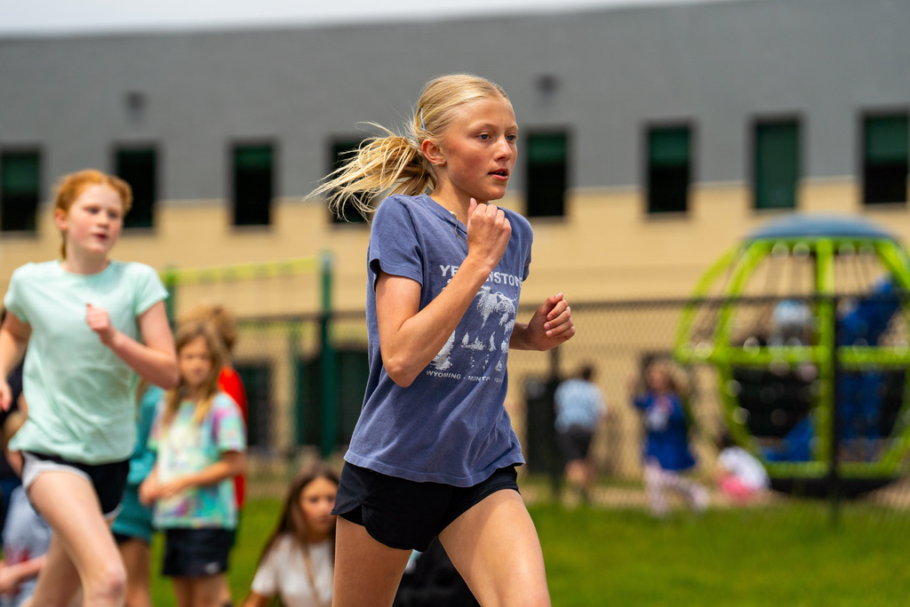 El Puente students running