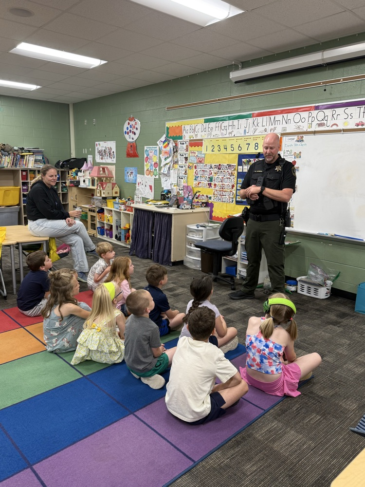 Deputy speaking to classroom