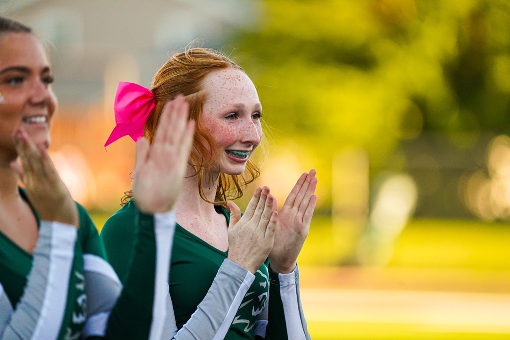 Cheer team cheering
