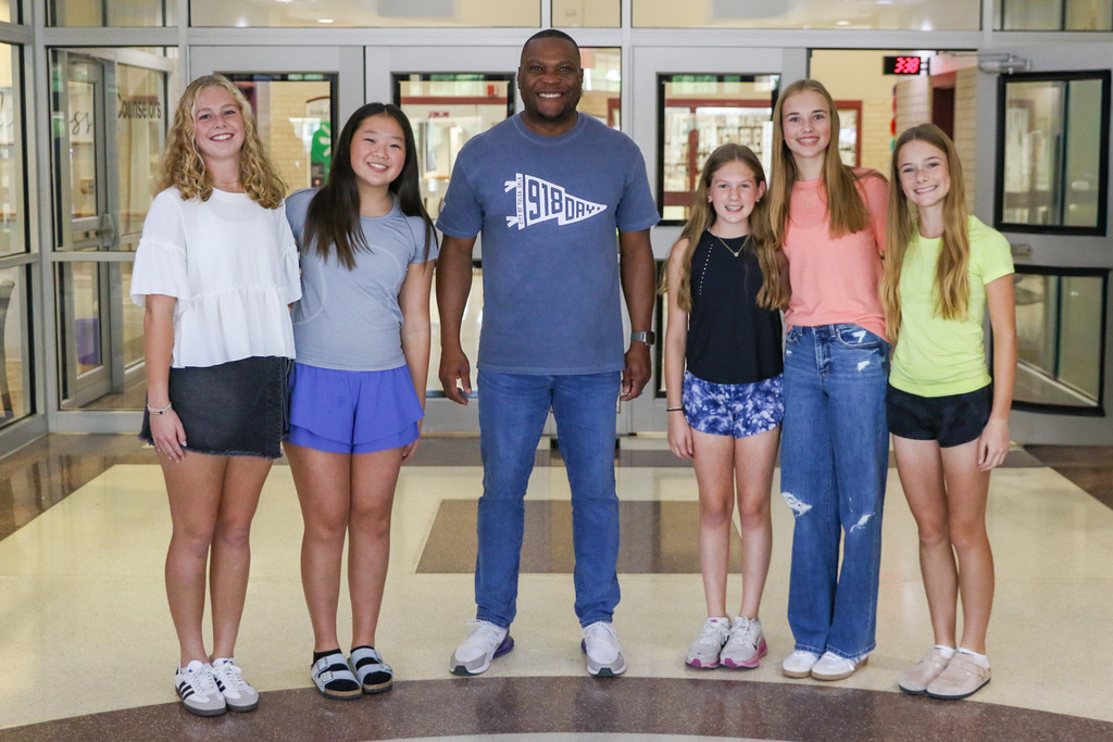Mayor Nichols posing for picture with JMS STUCO officers