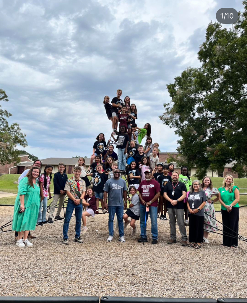 Mayor Nichols, John Green students and staff pose for a photo