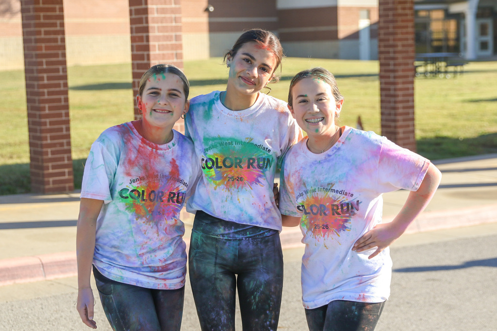 3 girls posing for a photo
