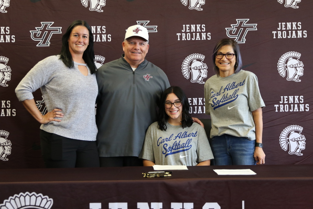 photo of Jessie Amman with family and coaches