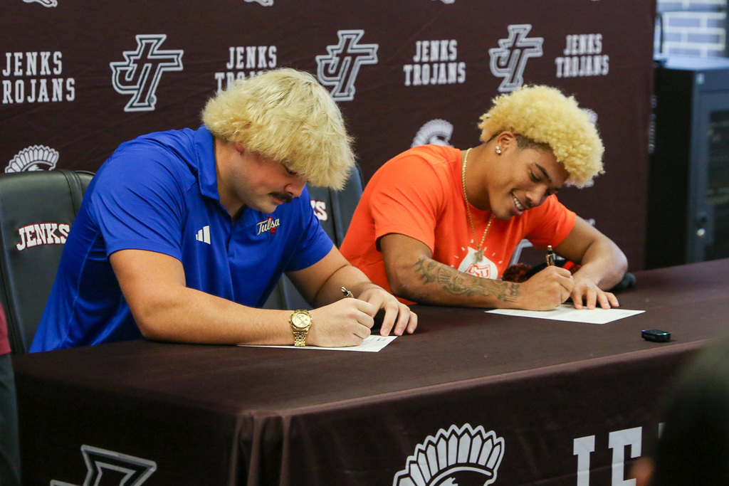 Ryley Kester and Kaydin Jones signing their letters of intent