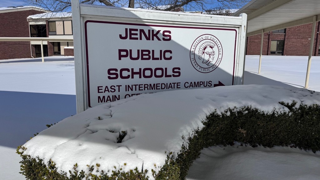 snow day entrance sign